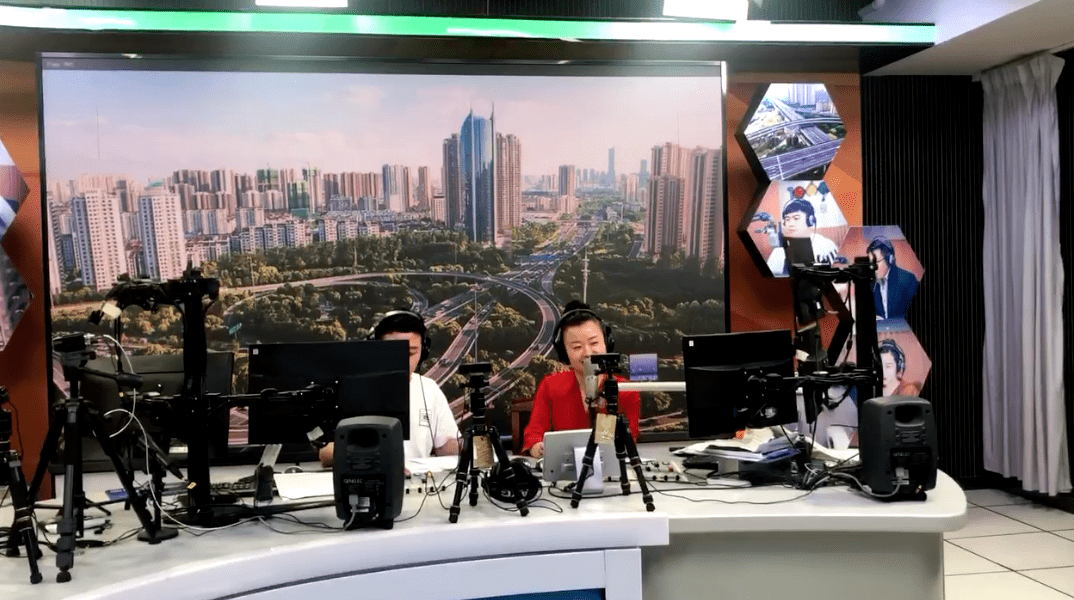 考生坐反公交车 无法按时赶到考场接到考生求助电话无锡交通广播公安