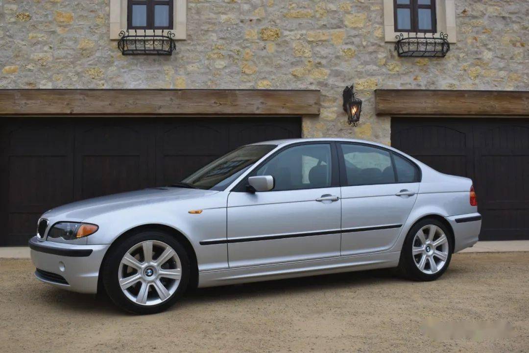 记得是2003年9月,华晨宝马汽车公司生产的第一辆汽车bmw 325i(e46,第