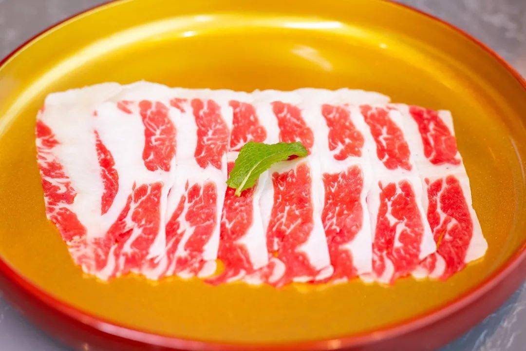 黑牦牛卡卢比,上品雪花肥牛……还有和牛前胸,和牛小米龙,这是什么