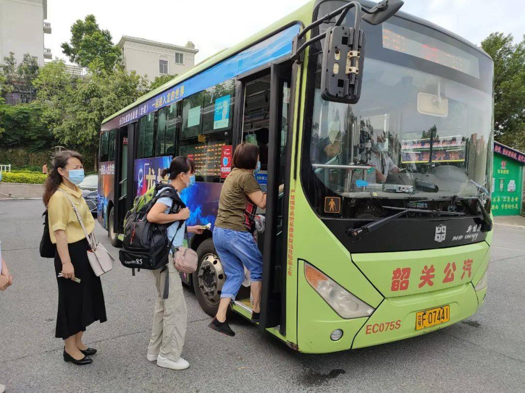 市公共汽车有限公司发出公告表明,为配合做好疫情防控工作,6月11日起