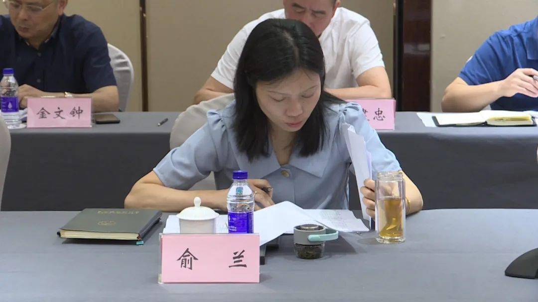 座谈会后,俞兰副市长还接受了督察组的访谈,俞兰副市长表示,产业工人