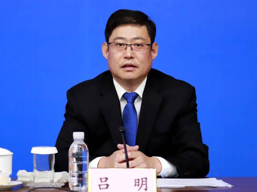 吕明答:谢谢您的提问.治国凭圭臬,安邦靠准绳.