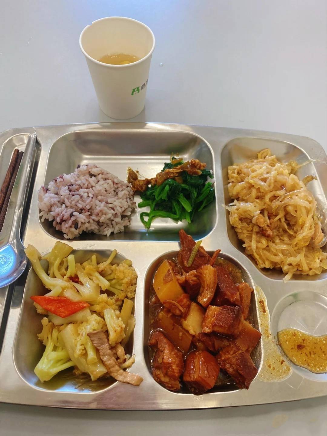 江西公务员晒食堂伙食5块钱随便吃还能打包一般人吃不到