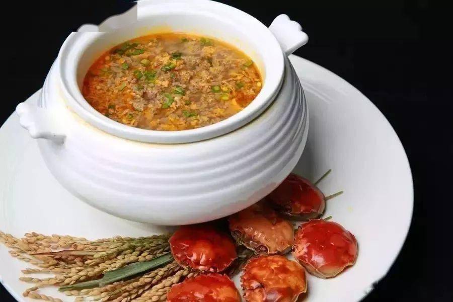 盘锦河蟹豆腐 使用大量河蟹,精心挑选蟹肉和蟹黄经过十几道工序