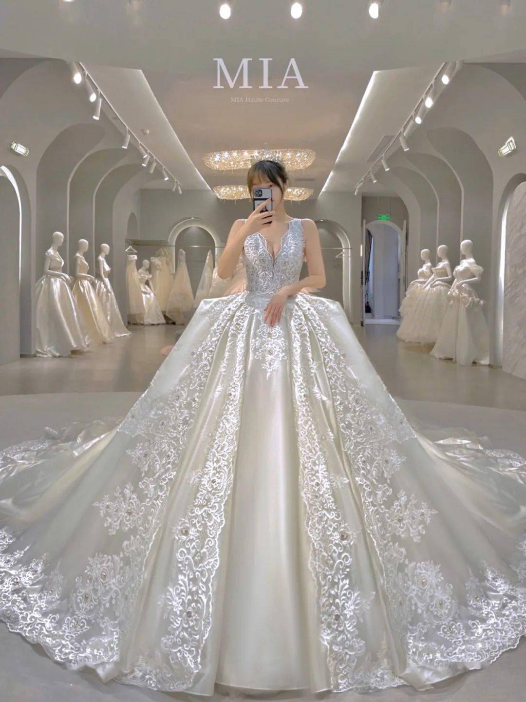 迪士尼公主的婚纱礼服 大裙摆白色婚纱你喜欢哪一款