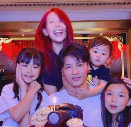 48岁蔡少芬素颜憔悴状态差,陪儿子玩耍被指像奶奶