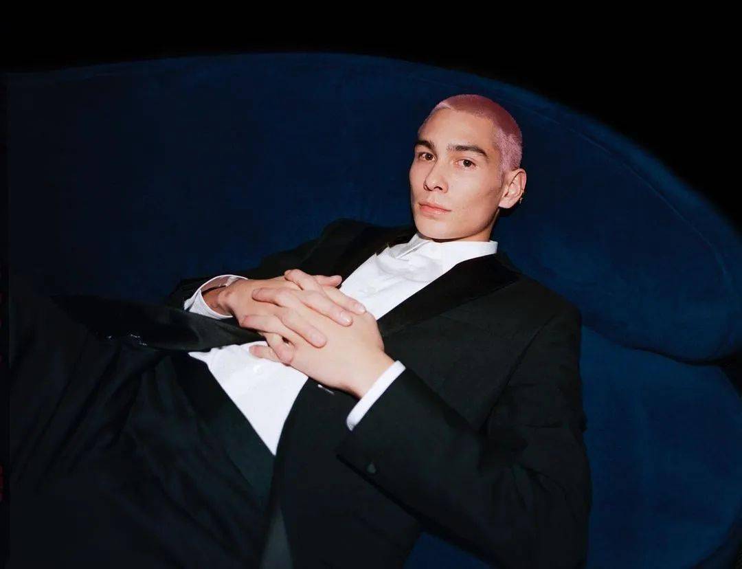 同性剧情将围绕男主托马斯·安东尼·多尔蒂(thomas anthony doherty)