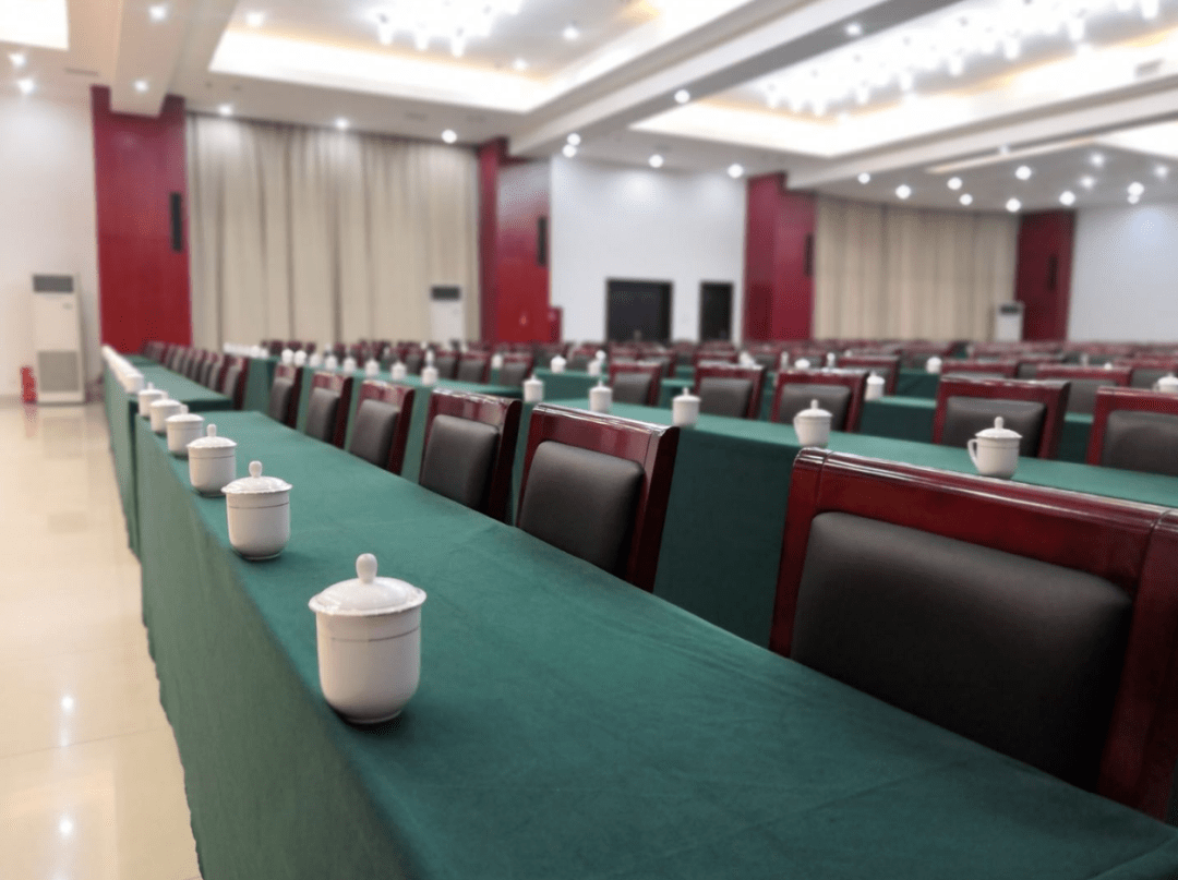 事务中心会议管理制度》,进一步规范会务服务标准,会议服务工作分工