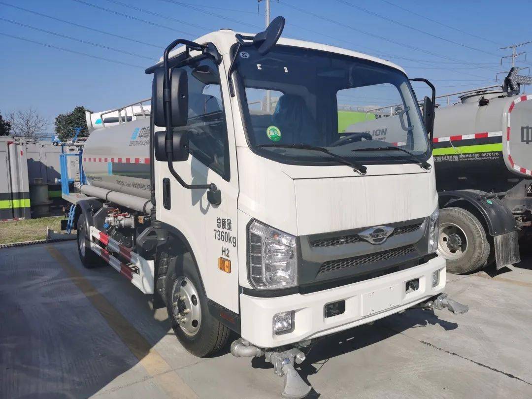 国六卡车就选领航丨摩尔庄园都需要的洒水车