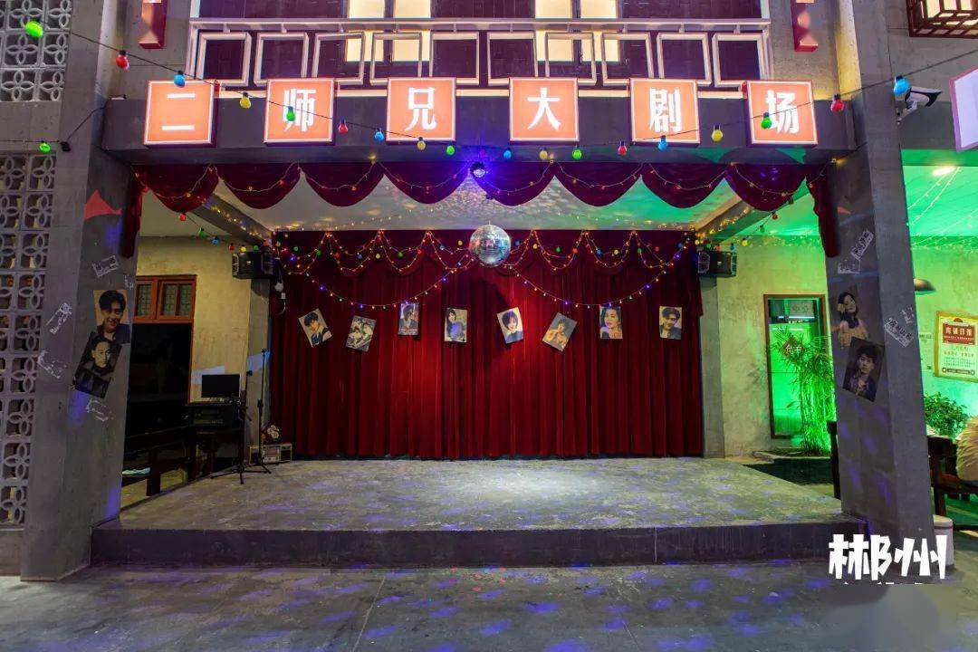 =卡拉ok=店内还有换装区,红军帽,花衬衣,喇叭裤!复古大片随便拍!