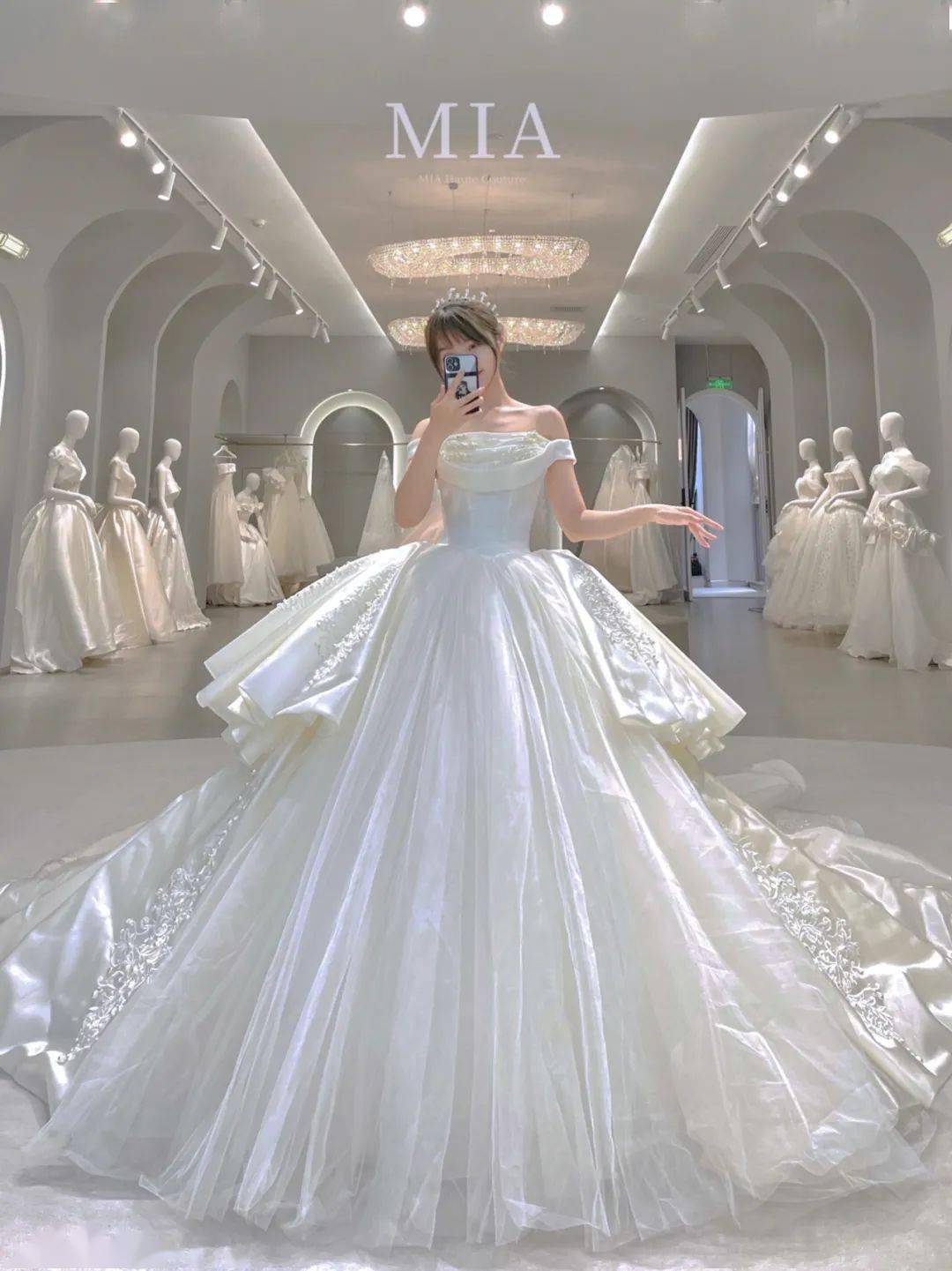 迪士尼公主的婚纱礼服 大裙摆白色婚纱你喜欢哪一款