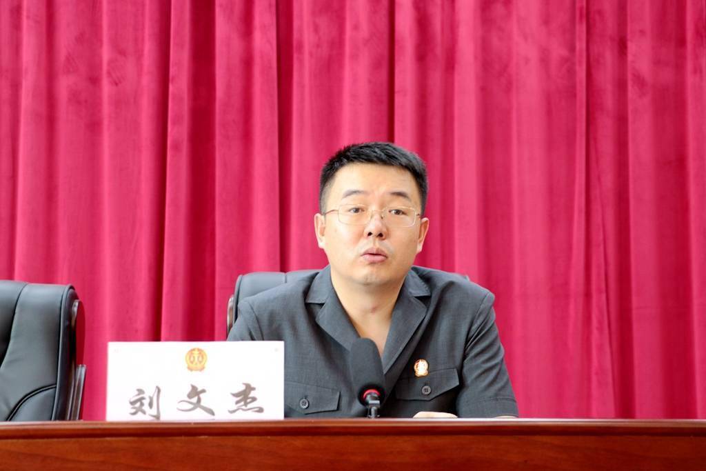 子长市法院院长刘文杰向党政领导干部宣讲三个规定