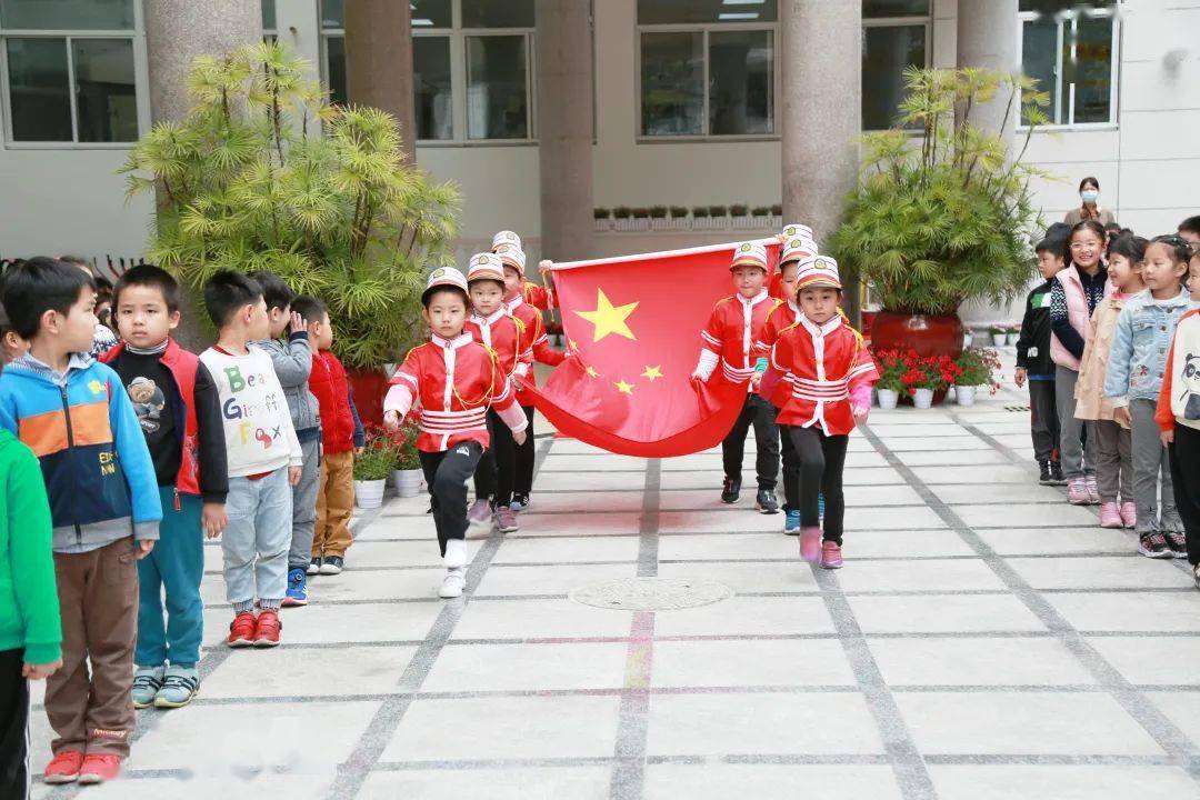 绘长卷,做旗手……南西幼儿园的小朋友们"花式"为党庆生!