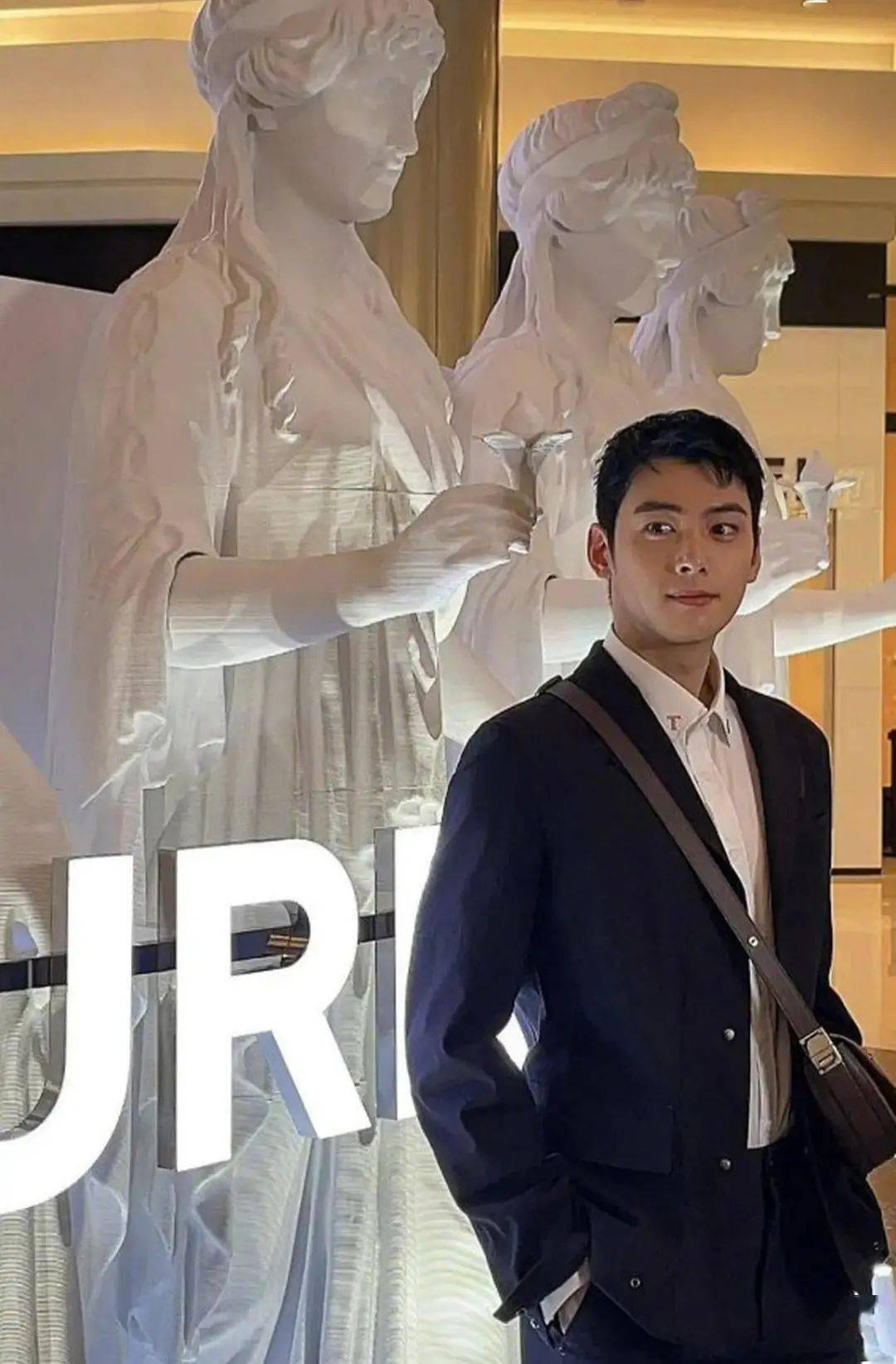 组图胖了车银优最新活动生图曝光脸变圆润略发福