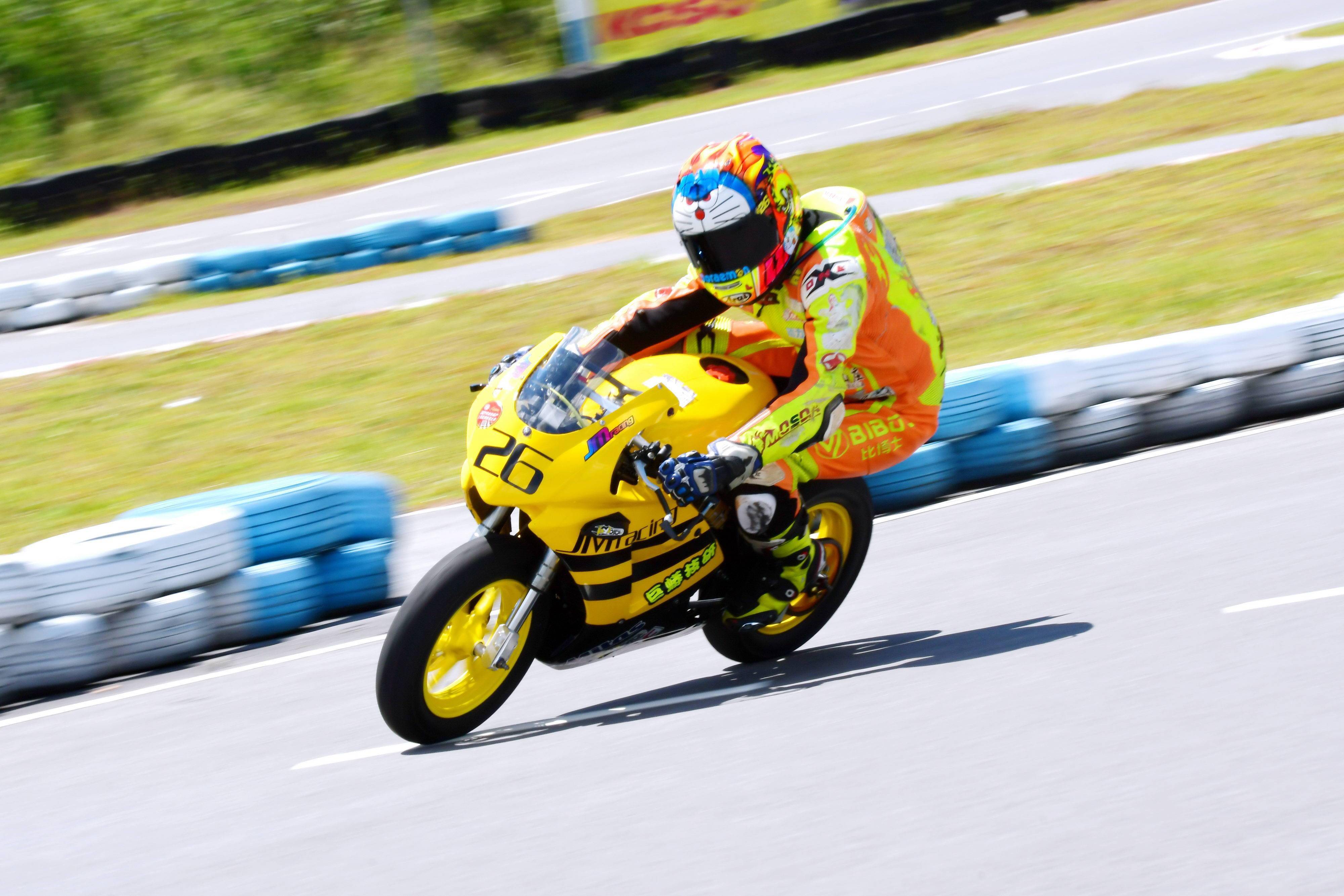 冠军特写:伟业达 gp 大湾区摩托车大赛,minigp b组 廖梓旭_比赛