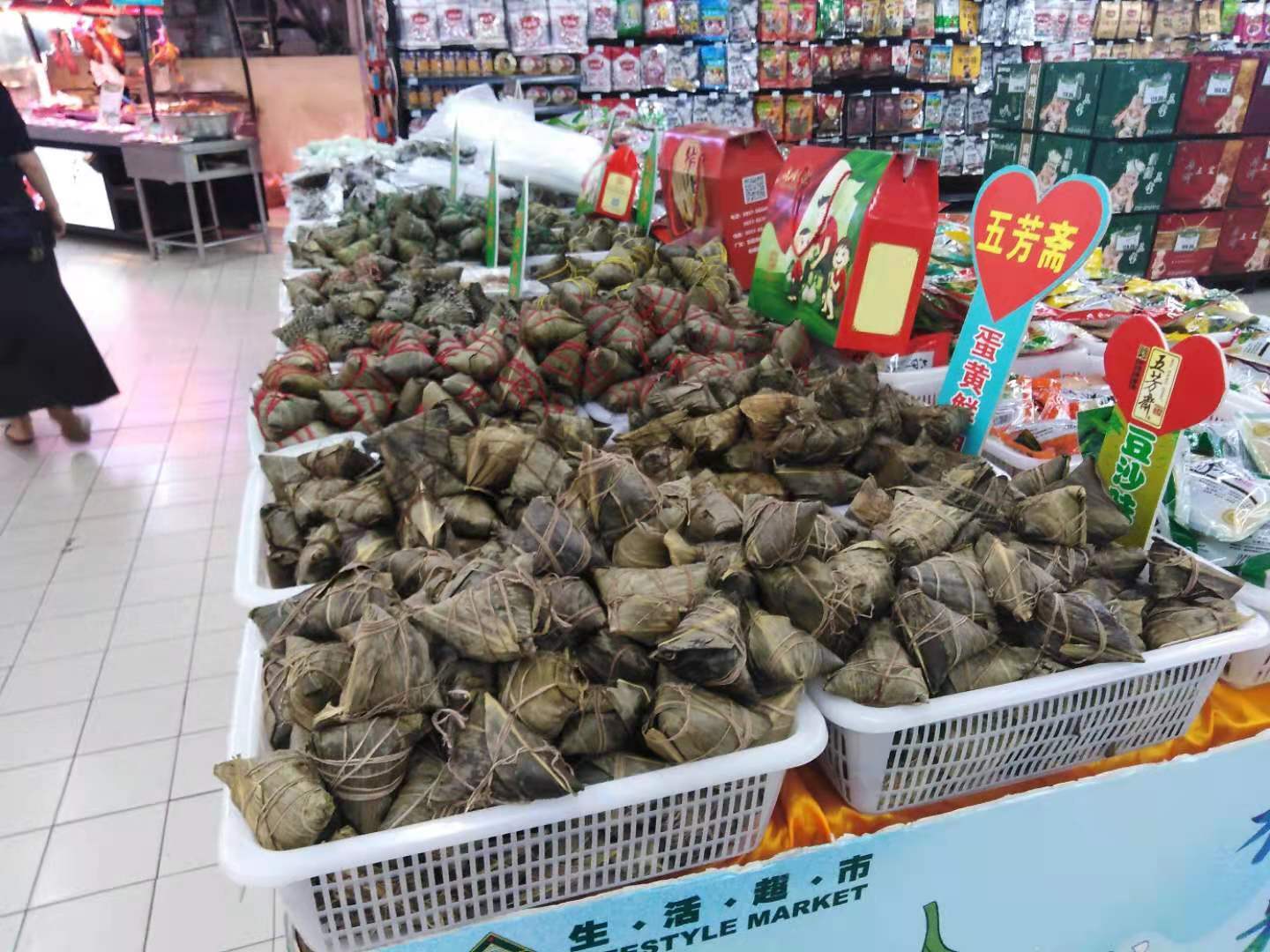 "前来选购粽子的刘阿姨说.