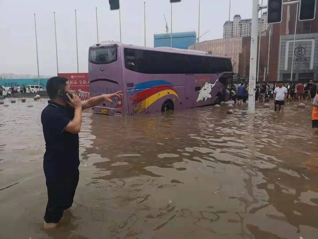6月13日晚9点,濮阳市交通运输局迅速召开紧急动员会议,立刻对各县(区)