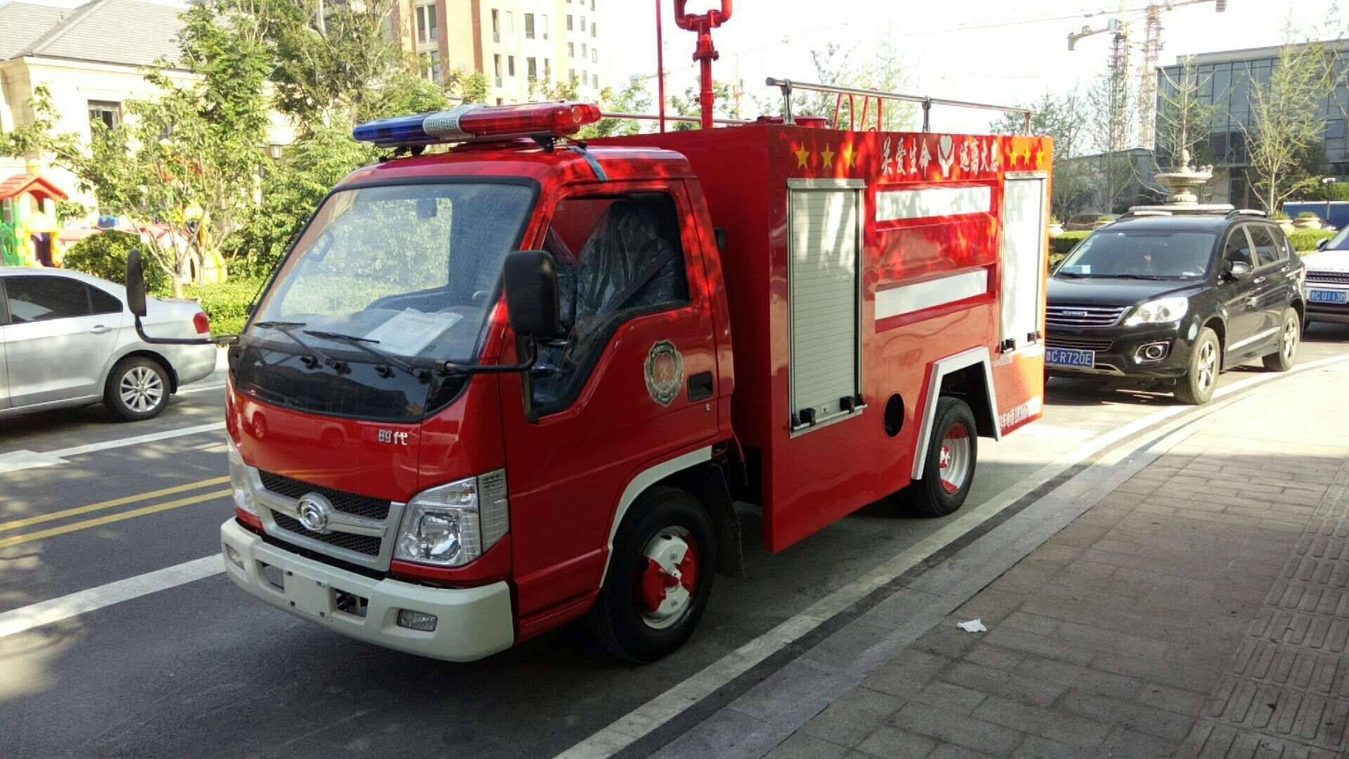 中国消防车不得不进口事关生命安危中外消防车究竟差别在哪