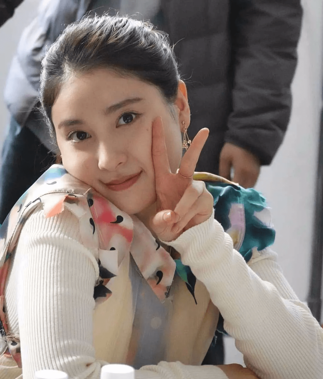 大脸女孩如何打扮这4招一学就会