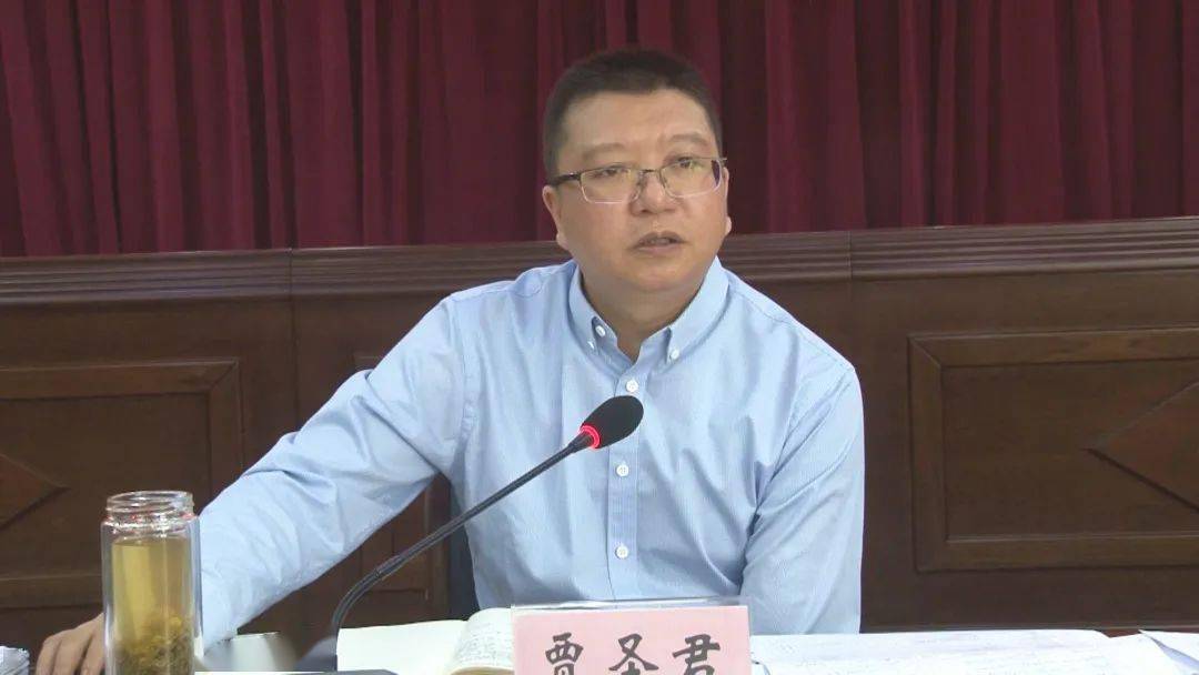 贾圣君指出,"幸福宜宾"十大工程,我县共有92个,责