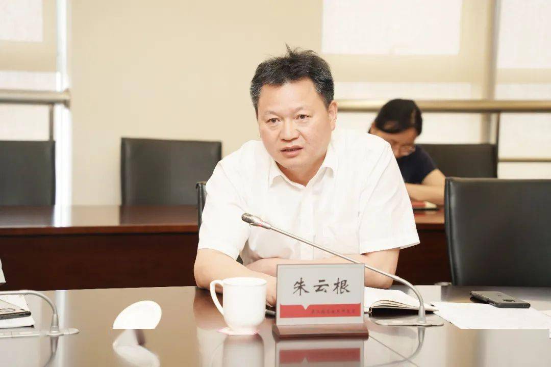 朱云根表示一方面,要优先发展增量,围绕新一代信息通讯技术,生物医药