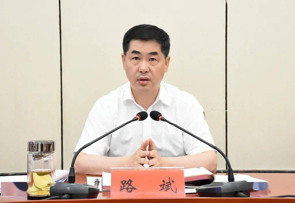 毕云开,田丰,县委常委,县委办主任何建旭出席会议