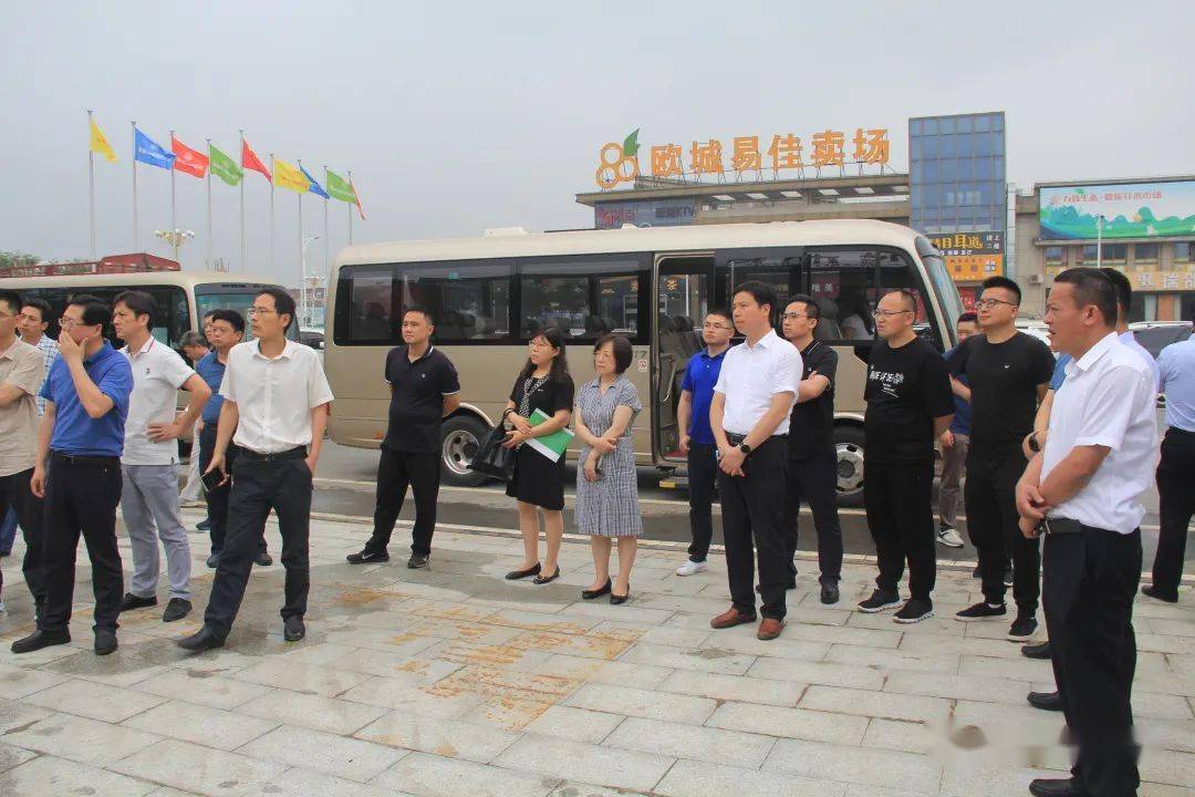江苏省国家农村产业融合发展示范园创建督导组一行考察夏溪花木市场