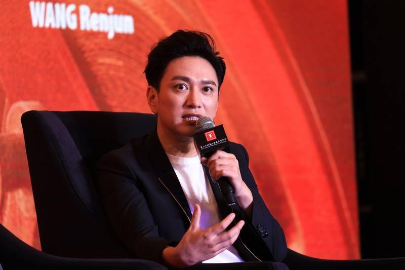 黄建新拍主旋律电影镜头不能是凉的