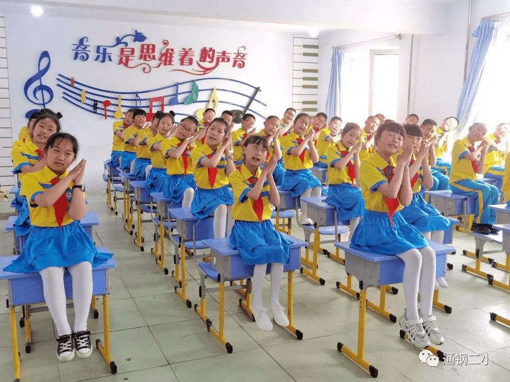 通钢二小举行红领巾心向党歌咏比赛