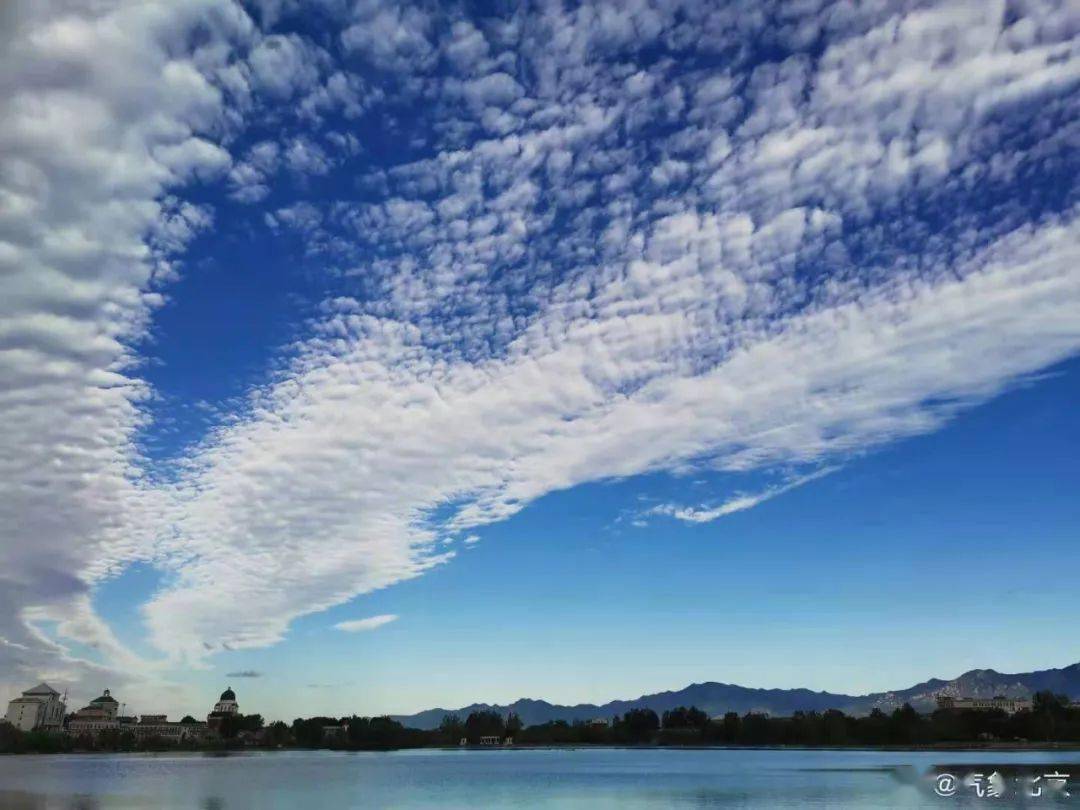 昨天北京的天空太惊艳美爆了真是个好日子