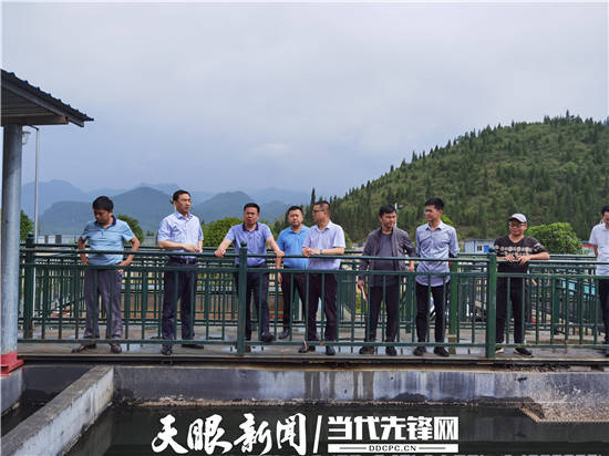 台江县长杨德昭率队开展环保整改工作督查