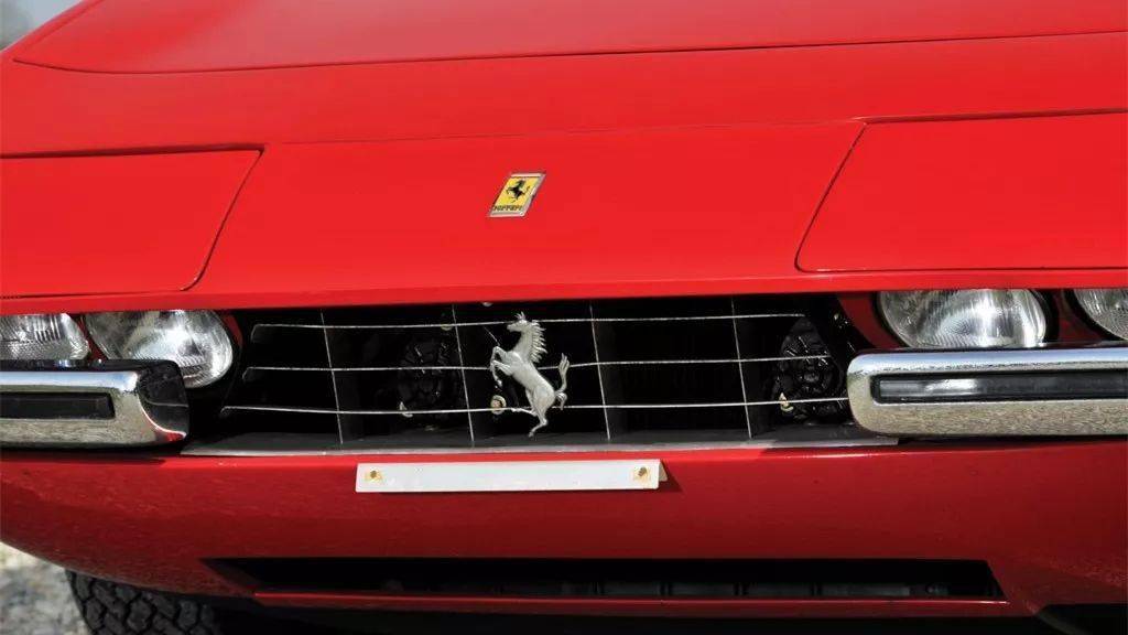 翻灯的法拉利敞篷多少男人的梦想