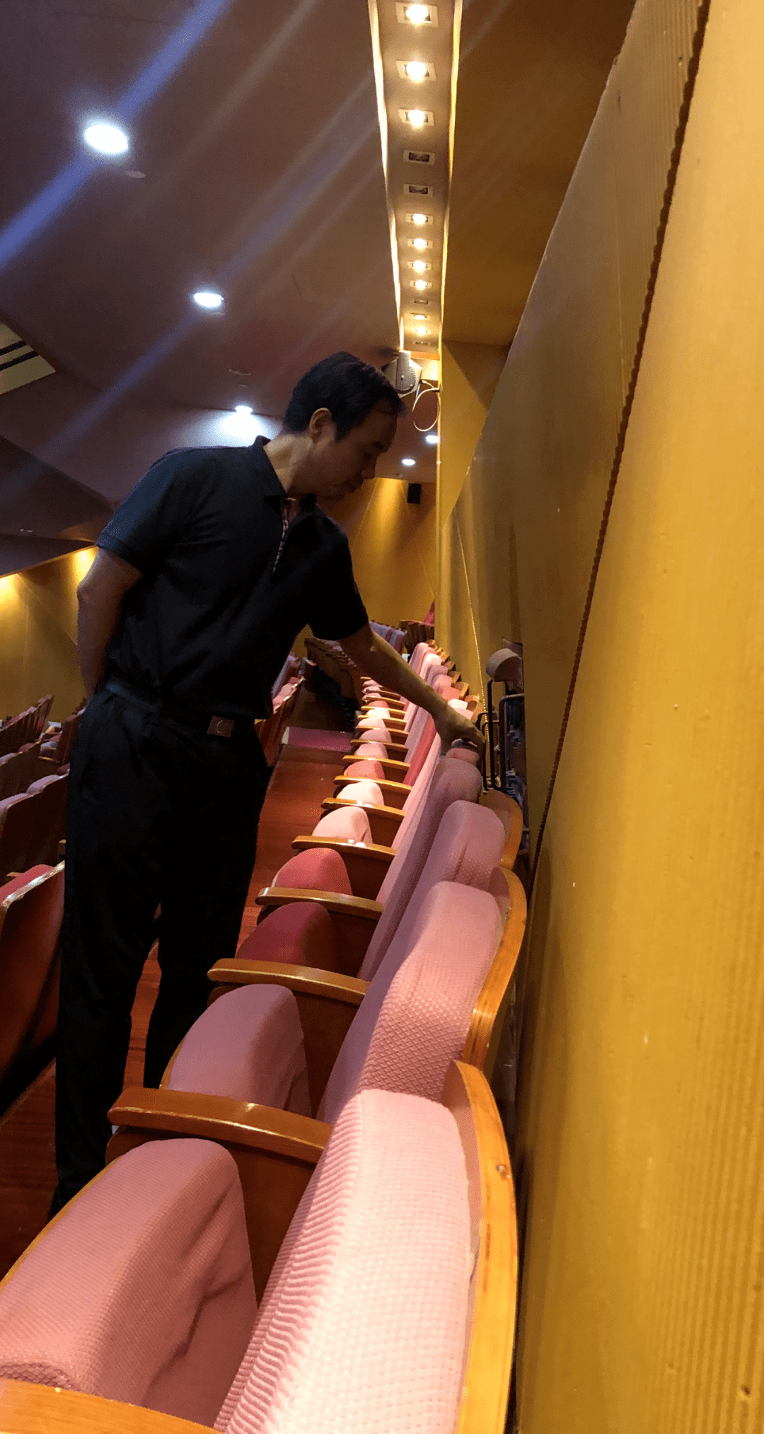 戎劲光一行赴山西大剧院调研67