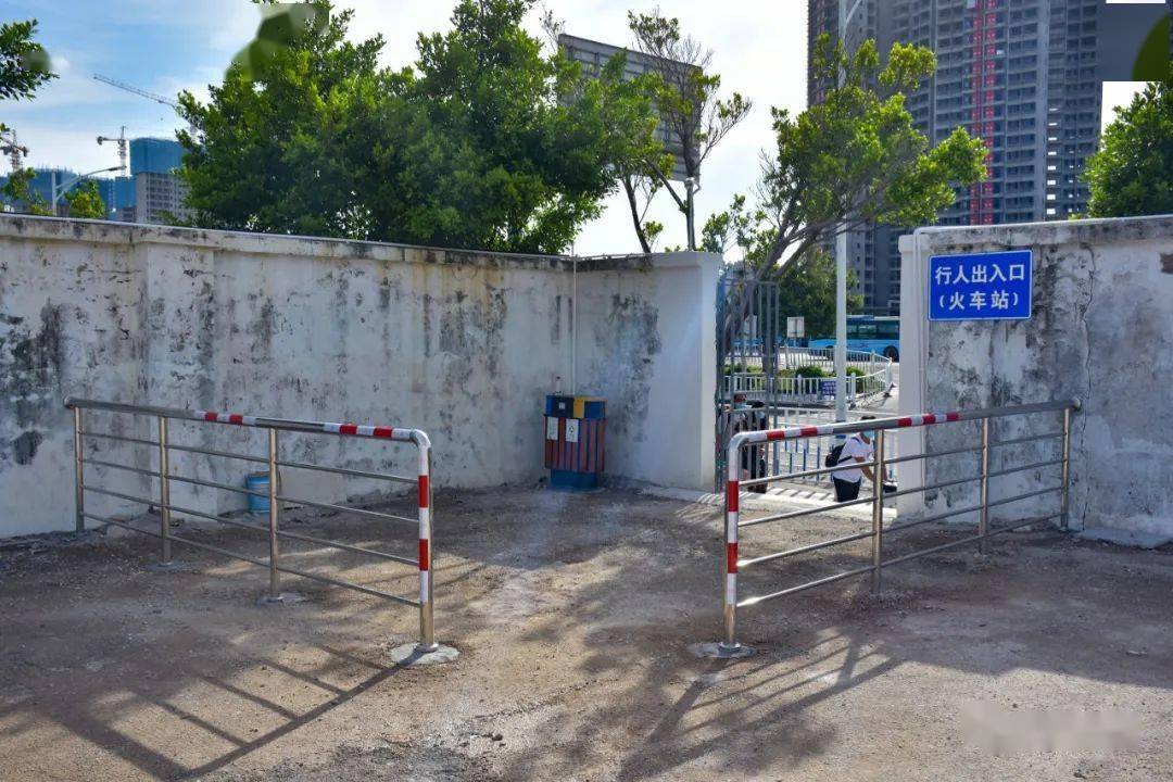 东莞火车站临时停车场正式投入使用!实行阶梯式收费