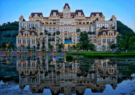 易博app官网27亿的石材别墅中国第一神盘贵州花果园白宫美轮美奂 易博app 下载吧