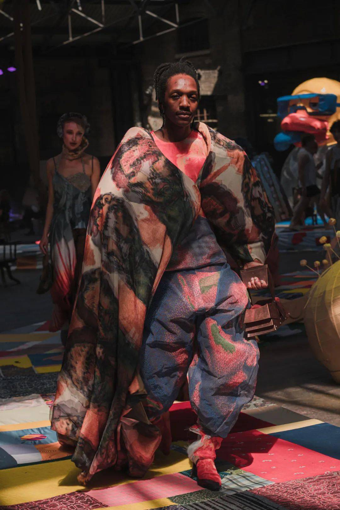 2021圣马丁ba毕业大秀火爆出圈看大胆前卫离经叛道的