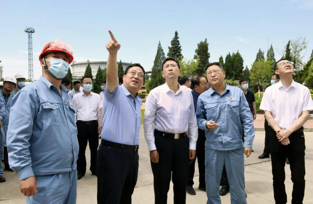 王景武一行先后到中国石化沧州炼化公司炼油一部检修现场,华润燃气
