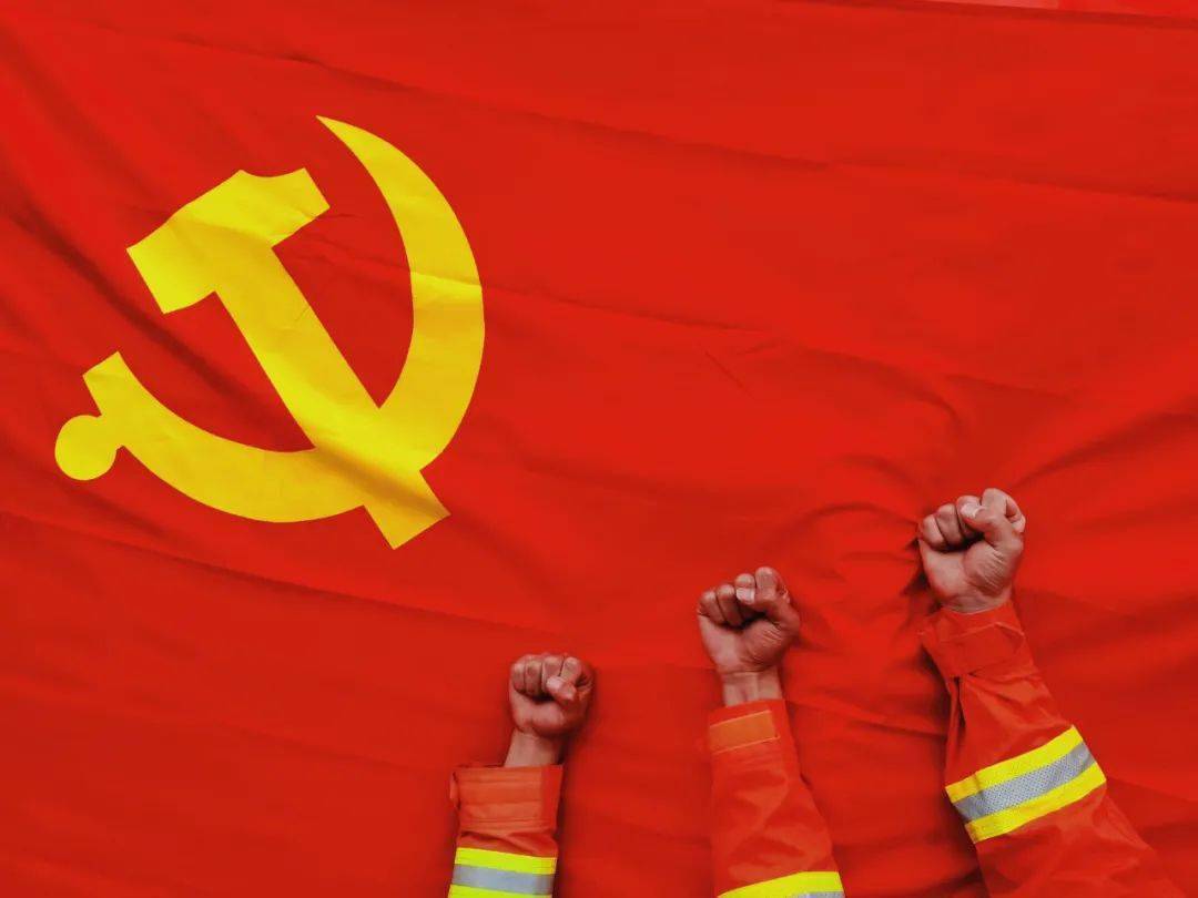 献礼建党100周年我与党旗合个影