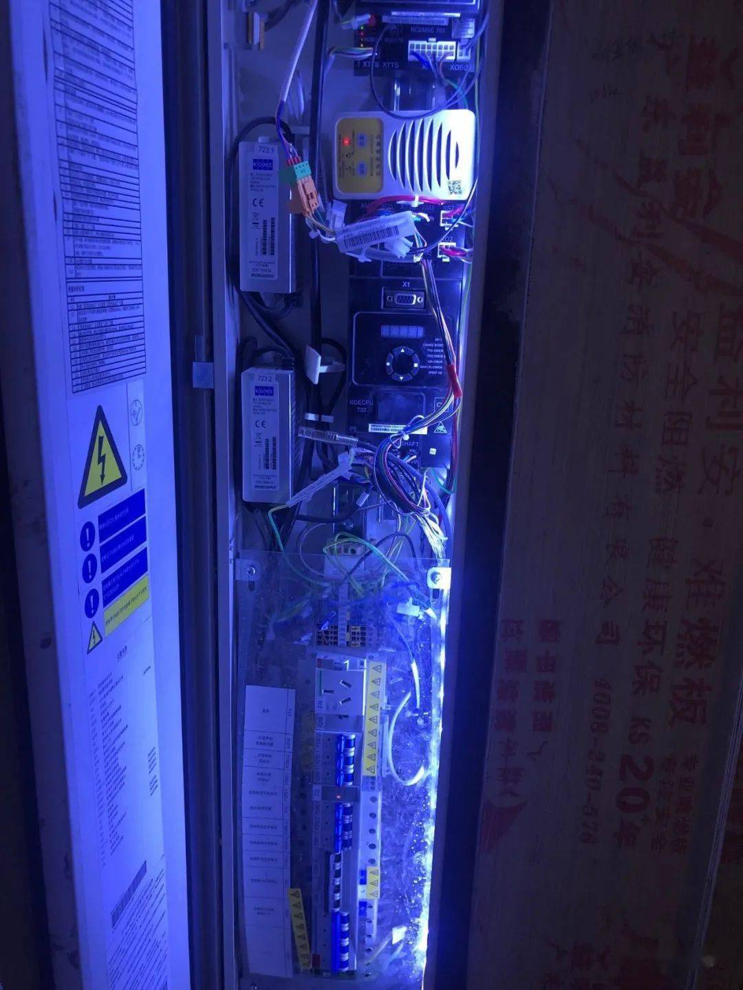 据说是通力的新型号kce,每15天需要维保人员解锁一次.