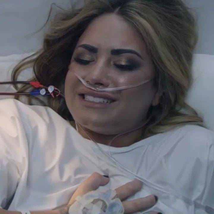 女明星15岁被性侵后靠吸毒疗伤,还曾受到毒贩的强暴