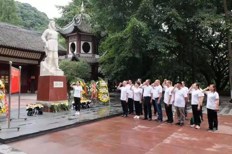 綏江縣政協機關黨支部參觀趙一曼紀念館開展主題黨日活動