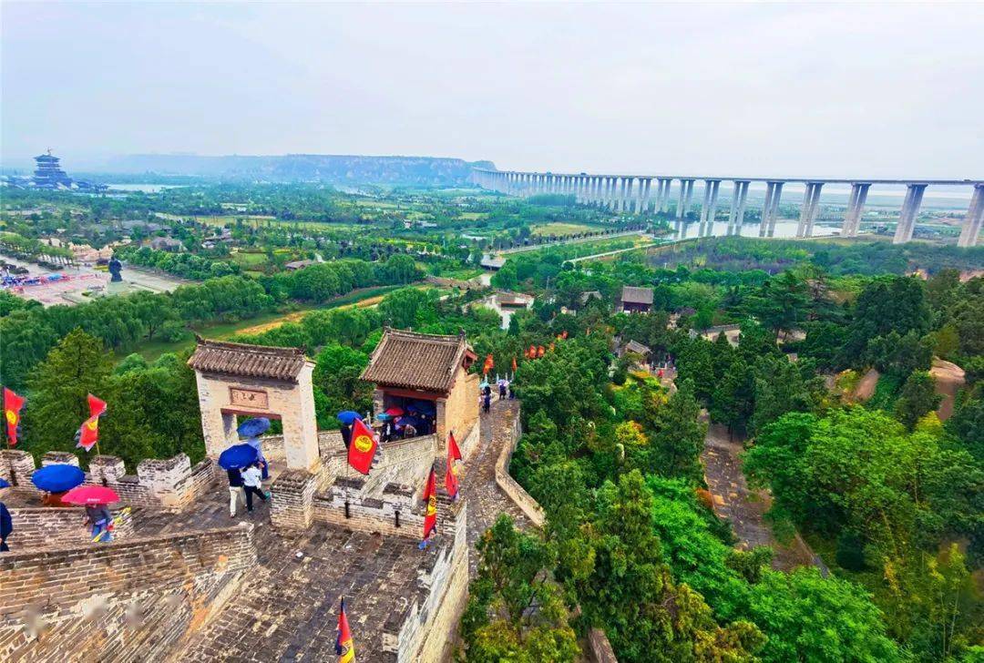 【看图说话】《拜谒司马迁太史祠》与《传承红色基因》