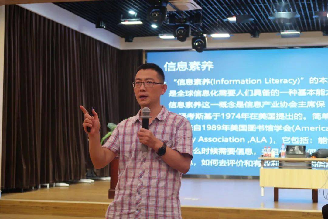 看见技术的力量湖滨小学开展信息工程20专家讲座活动