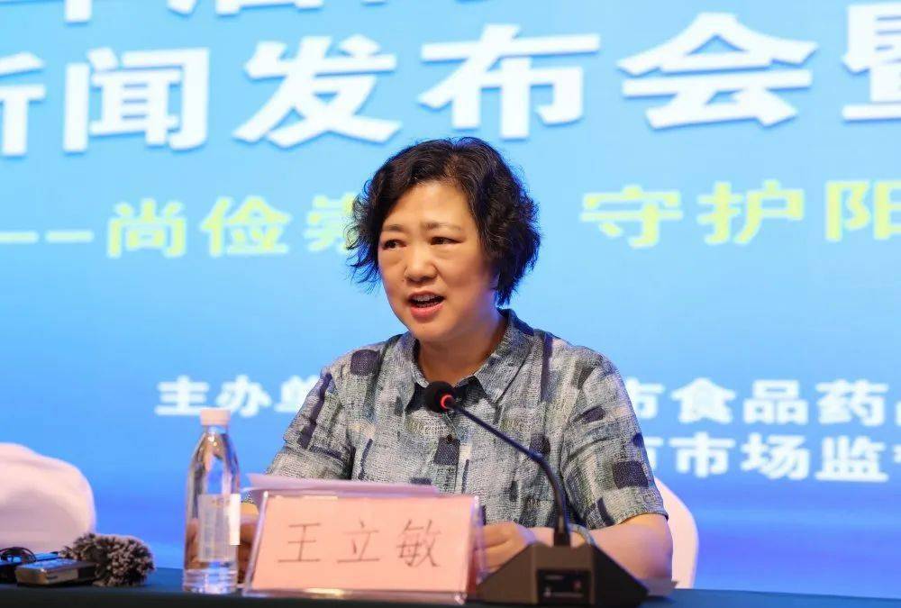 最后,王立敏宣读了《尚俭崇信 守护阳光下的盘中餐倡议书》,并宣布
