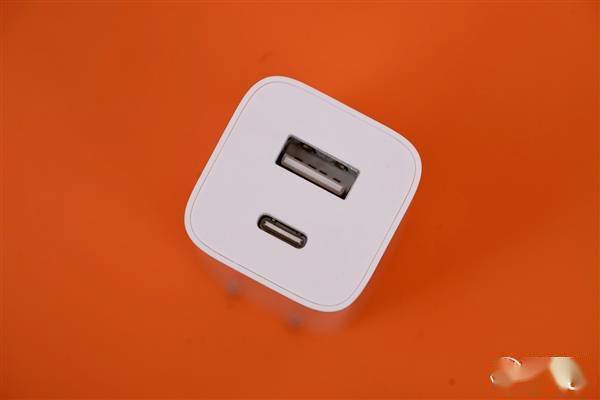 小米双口65w氮化镓充电器图赏:仅口红大小 加量不加价