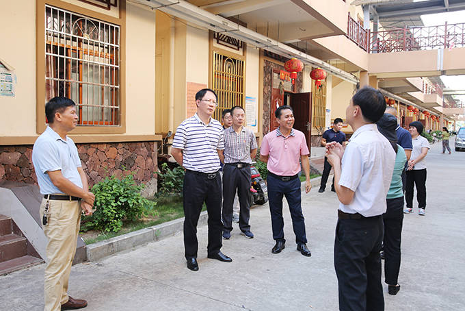 琼中黎族苗族自治县副县长余岳株,县委统战部常务副部长,县民族事务局