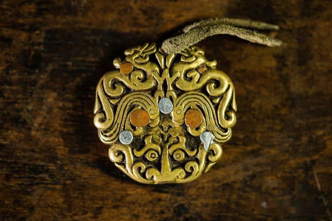 七,今天也有众多伪造古代天铁,从声音,质地,皮壳