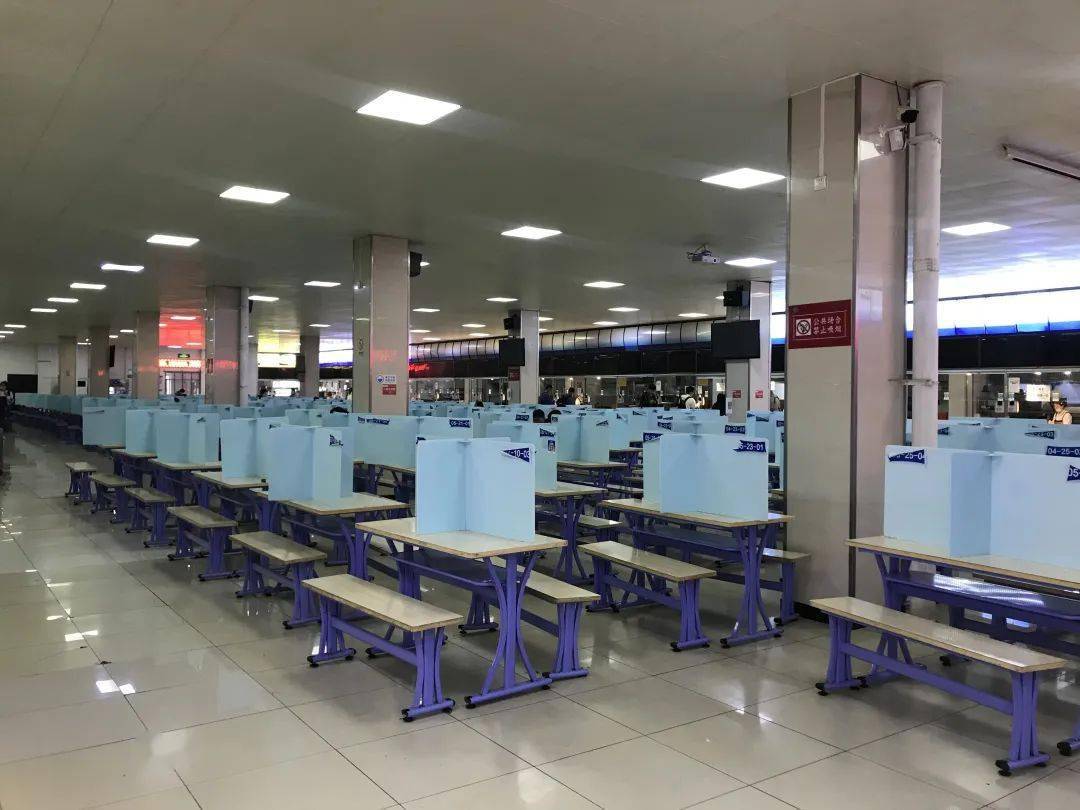 河北农业大学的食堂是一张农大靓丽的名片,很多毕业生在回校后总要再