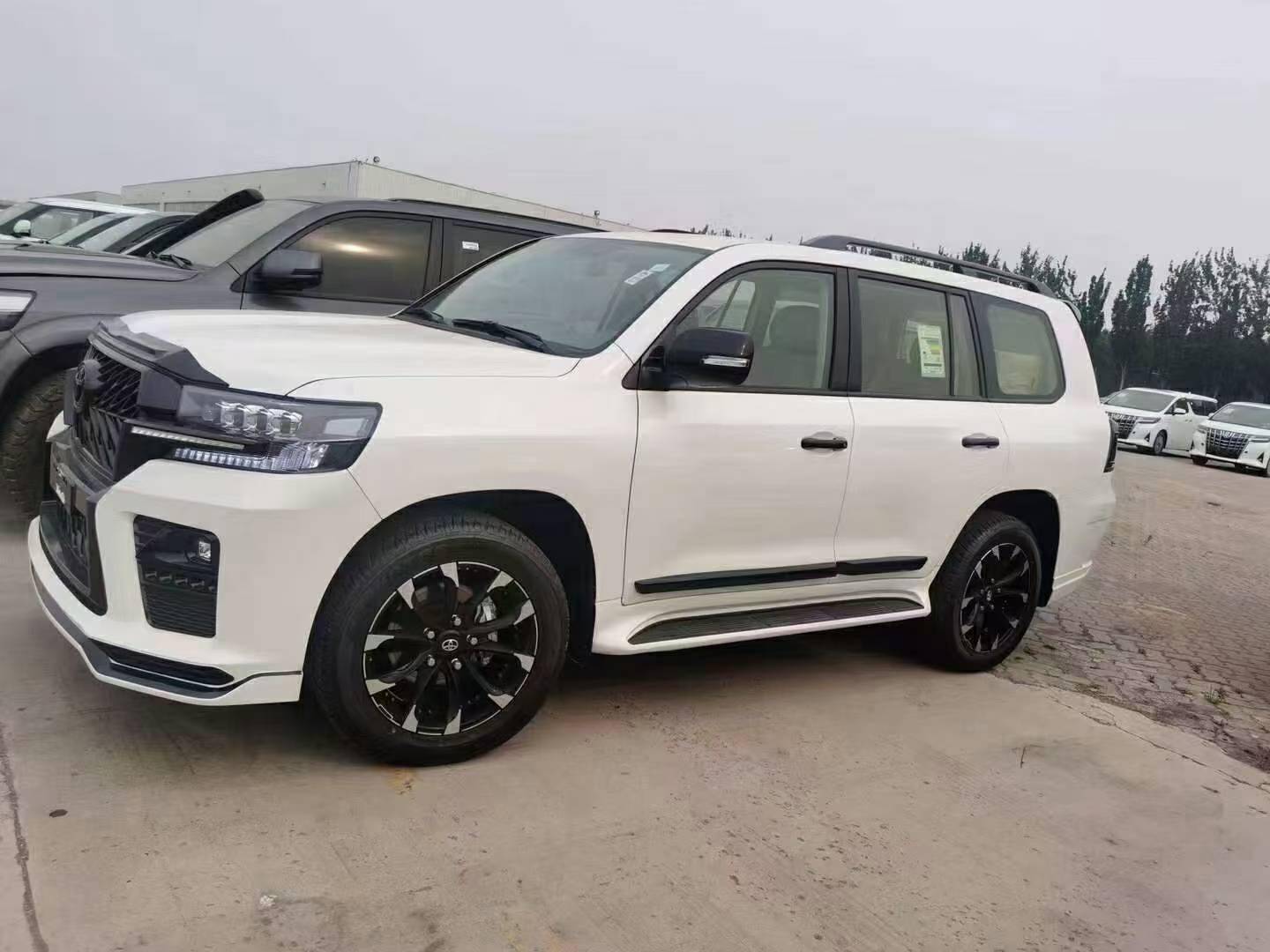 柴油兰德酷路泽实拍全新灯组45t越野媲美路虎卫士真霸气