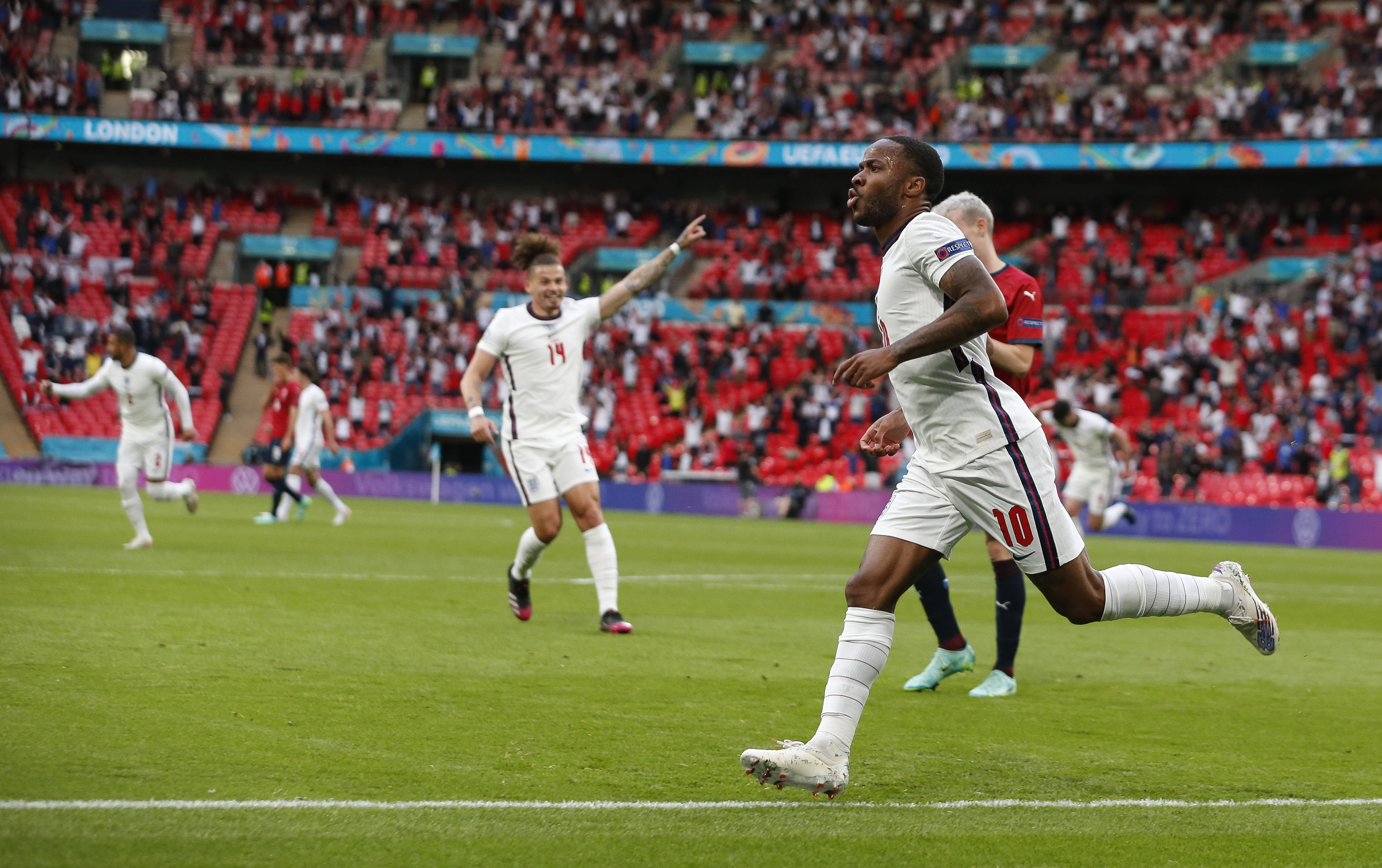 足球欧锦赛小组赛英格兰队晋级16强